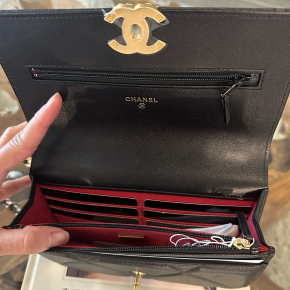 NEW Chanel19 wallet on chain - Picture 10 of 15